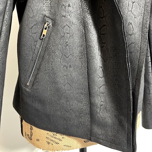 ANTHROPOLOGIE - SOLITAIRE | Black Animal Print Blazer. Sz. M - Picture 5 of 11